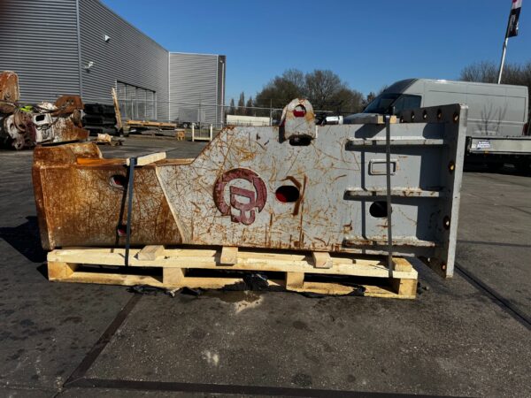 DFX-58 hydraulic breaker – DRD1650